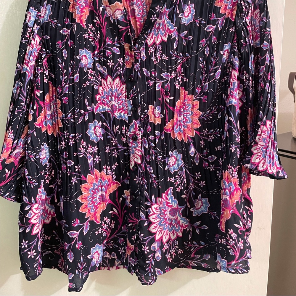Size small blouse. - Picture 2 of 4